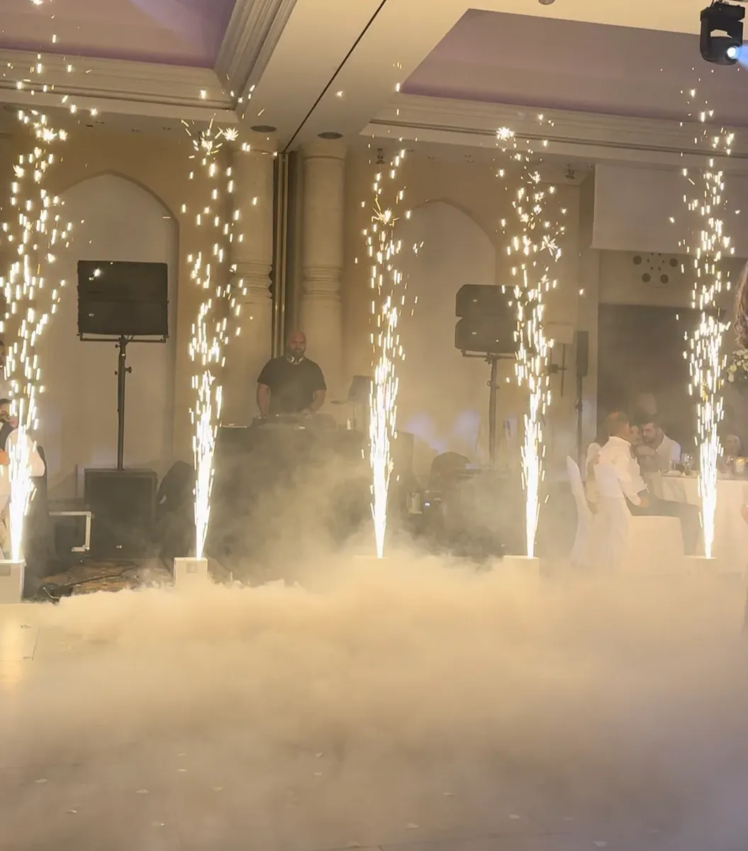 Χαμηλός καπνός & cold sparks — Seven Dreams Events Cyprus